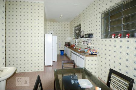 Casa à venda com 450m², 5 quartos e 2 vagas Casa à venda com 450m², 5 quartos e 2 vagasCozinha