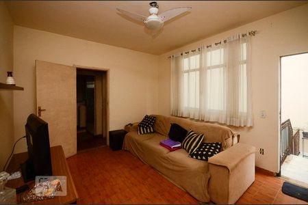 Casa à venda com 450m², 5 quartos e 2 vagas Casa à venda com 450m², 5 quartos e 2 vagasSala