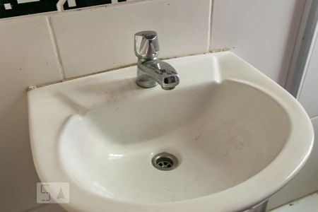 Banheiro - Torneira de apartamento para alugar com 2 quartos, 58m² em Jardim Botânico, Porto Alegre