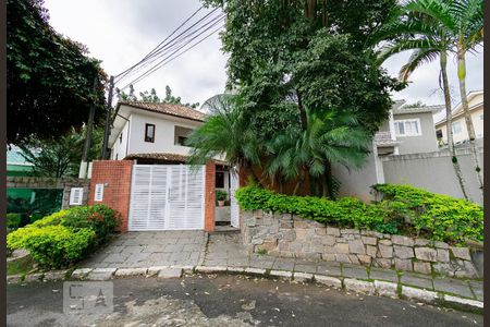 Casa de condomínio à venda com 250m², 4 quartos e 2 vagasFachada
