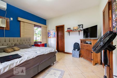 Casa de condomínio à venda com 250m², 4 quartos e 2 vagasSuíte 3