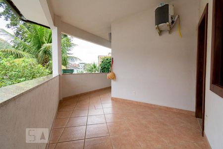 Casa de condomínio à venda com 250m², 4 quartos e 2 vagasVaranda da Suíte 1 e 2