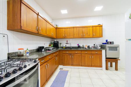 Casa de condomínio à venda com 250m², 4 quartos e 2 vagasCozinha 