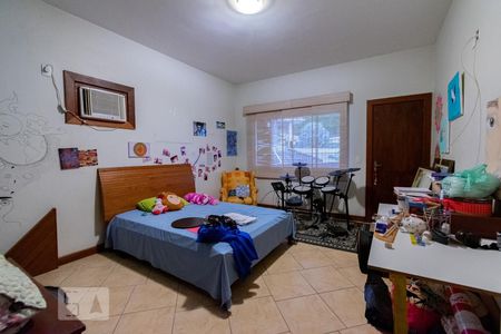 Casa de condomínio à venda com 250m², 4 quartos e 2 vagasSuíte 2