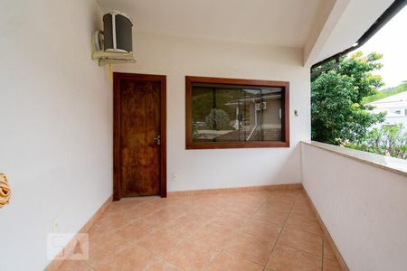Casa de condomínio à venda com 250m², 4 quartos e 2 vagasVaranda da Suíte 1 e 2