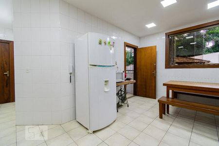 Casa de condomínio à venda com 250m², 4 quartos e 2 vagasCozinha 