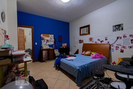 Casa de condomínio à venda com 250m², 4 quartos e 2 vagasSuíte 2