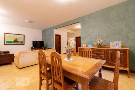 Sala de casa de condomínio à venda com 4 quartos, 250m² em Jacarepaguá, Rio de Janeiro