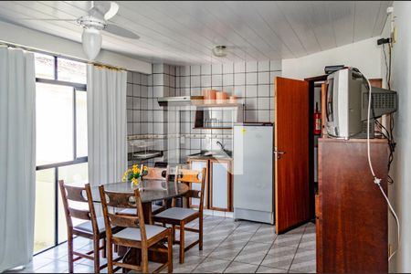 Sala / Cozinha de apartamento para alugar com 1 quarto, 40m² em Cachoeira do Bom Jesus, Florianópolis