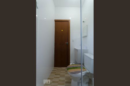 Banheiro de kitnet/studio para alugar com 1 quarto, 24m² em São João do Rio Vermelho, Florianópolis