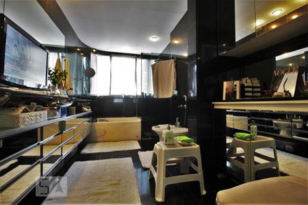 Apartamento à venda com 418m², 4 quartos e 3 vagasBanheiro da suíte 3