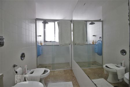 Apartamento à venda com 418m², 4 quartos e 3 vagasBanheiro da suíte 2