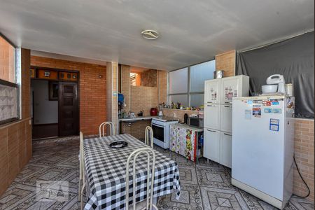 Casa à venda com 320m², 4 quartos e 2 vagasCozinha