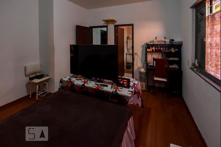 Casa à venda com 320m², 4 quartos e 2 vagasSuíte