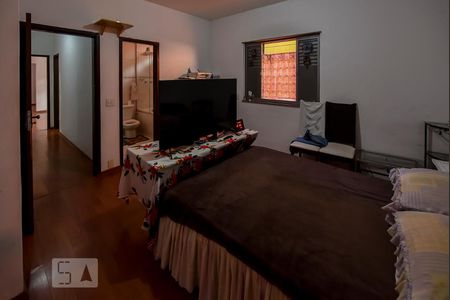 Casa à venda com 320m², 4 quartos e 2 vagasSuíte