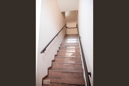 Casa à venda com 160m², 3 quartos e 1 vagaEscada de Entrada