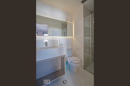 Banheiro de apartamento à venda com 1 quarto, 28m² em Chácara Santo Antônio (zona Sul), São Paulo