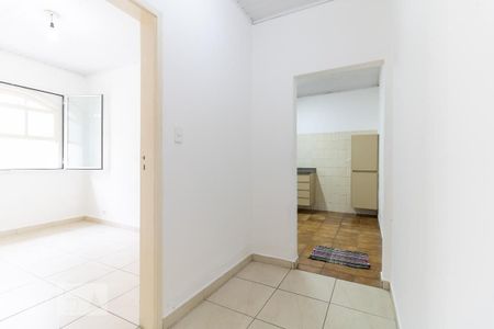 Corredor de casa para alugar com 2 quartos, 80m² em Vila Firmiano Pinto, São Paulo
