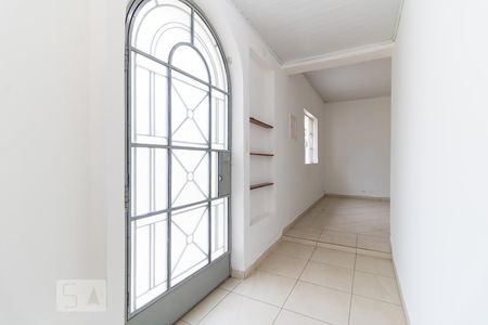 Entrada de casa para alugar com 2 quartos, 80m² em Vila Firmiano Pinto, São Paulo