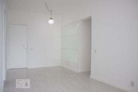 Sala de apartamento para alugar com 3 quartos, 91m² em Barra da Tijuca, Rio de Janeiro