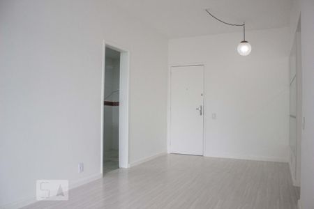 Sala de apartamento para alugar com 3 quartos, 91m² em Barra da Tijuca, Rio de Janeiro