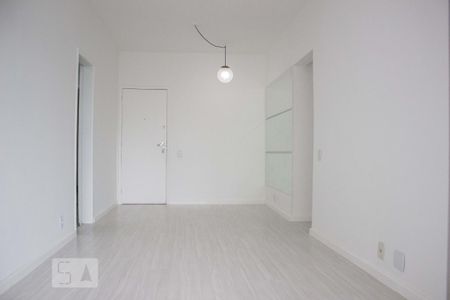 Sala de apartamento para alugar com 3 quartos, 91m² em Barra da Tijuca, Rio de Janeiro