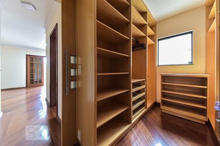 Casa à venda com 335m², 7 quartos e 7 vagas Casa à venda com 335m², 7 quartos e 7 vagasCloset da suíte 3