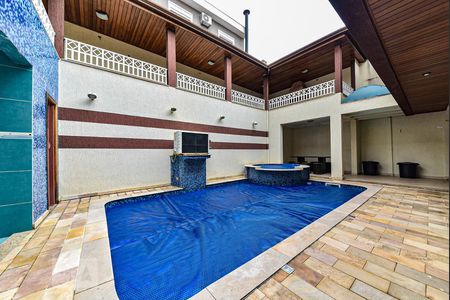 Casa à venda com 335m², 7 quartos e 7 vagas Casa à venda com 335m², 7 quartos e 7 vagasÁrea comum - Piscina