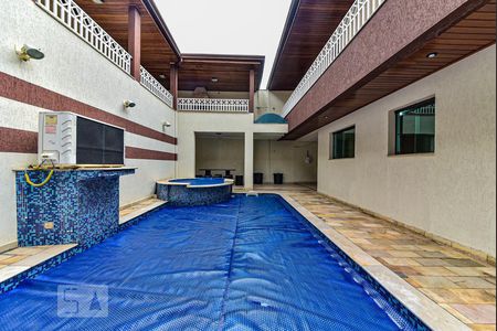 Casa à venda com 335m², 7 quartos e 7 vagas Casa à venda com 335m², 7 quartos e 7 vagasÁrea comum - Piscina