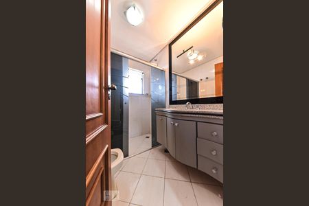 Casa à venda com 335m², 7 quartos e 7 vagas Casa à venda com 335m², 7 quartos e 7 vagasBanheiro da Suíte 2