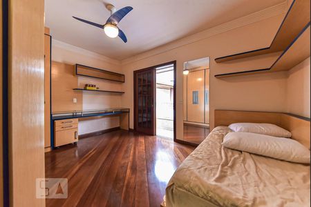 Casa à venda com 335m², 7 quartos e 7 vagas Casa à venda com 335m², 7 quartos e 7 vagasSuíte 4