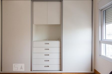 Suite de apartamento à venda com 2 quartos, 90m² em Vila Olímpia, São Paulo