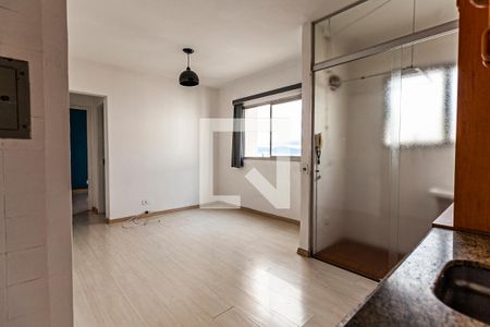 Cozinha e sala de apartamento para alugar com 1 quarto, 38m² em Pompeia, São Paulo