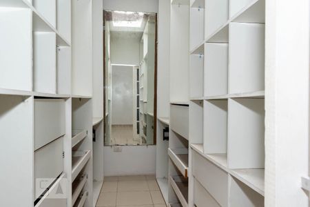 Casa para alugar com 120m², 3 quartos e 2 vagas Casa para alugar com 120m², 3 quartos e 2 vagasCloset da Suíte Master