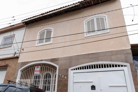 Casa para alugar com 120m², 3 quartos e 2 vagas Casa para alugar com 120m², 3 quartos e 2 vagasFachada