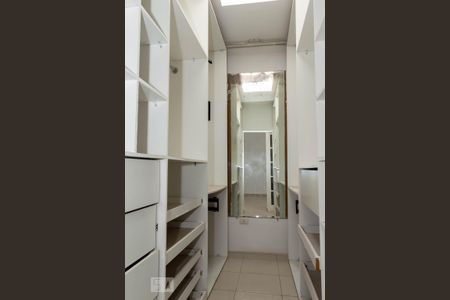 Casa para alugar com 120m², 3 quartos e 2 vagas Casa para alugar com 120m², 3 quartos e 2 vagasCloset da Suíte Master