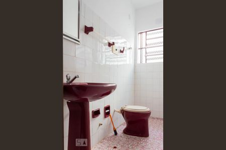 Casa à venda com 288m², 4 quartos e 2 vagas Casa à venda com 288m², 4 quartos e 2 vagasBanheiro