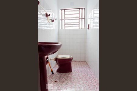 Casa à venda com 288m², 4 quartos e 2 vagas Casa à venda com 288m², 4 quartos e 2 vagasBanheiro