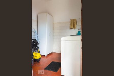 Casa à venda com 288m², 4 quartos e 2 vagas Casa à venda com 288m², 4 quartos e 2 vagasLavanderia