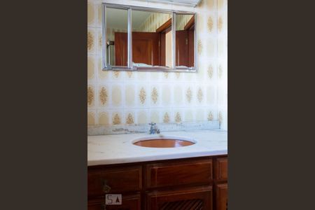 Casa à venda com 288m², 4 quartos e 2 vagas Casa à venda com 288m², 4 quartos e 2 vagasBanheiro da Suíte