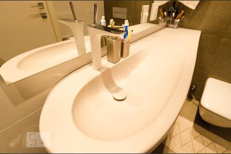 Apartamento à venda com 170m², 3 quartos e 3 vagas Apartamento à venda com 170m², 3 quartos e 3 vagasBanheiro da suíte 3