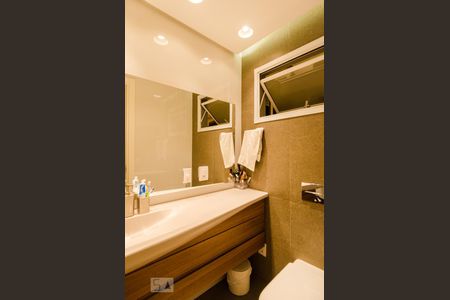 Apartamento à venda com 170m², 3 quartos e 3 vagas Apartamento à venda com 170m², 3 quartos e 3 vagasBanheiro da suíte 3