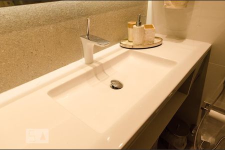 Apartamento à venda com 170m², 3 quartos e 3 vagas Apartamento à venda com 170m², 3 quartos e 3 vagasBanheiro da suíte 2