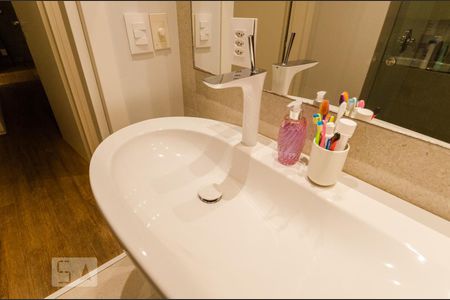 Apartamento à venda com 170m², 3 quartos e 3 vagas Apartamento à venda com 170m², 3 quartos e 3 vagasBanheiro da suíte 1