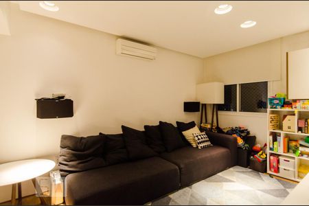 Apartamento à venda com 170m², 3 quartos e 3 vagas Apartamento à venda com 170m², 3 quartos e 3 vagasSala 2