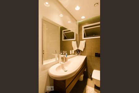 Apartamento à venda com 170m², 3 quartos e 3 vagas Apartamento à venda com 170m², 3 quartos e 3 vagasBanheiro da suíte 3