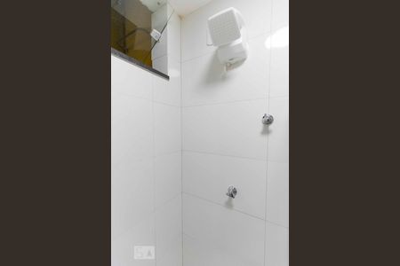 Banheiro - Chuveiro elétrico de kitnet/studio para alugar com 1 quarto, 25m² em Glória, Rio de Janeiro