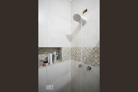 Casa à venda com 250m², 2 quartos e 3 vagas Casa à venda com 250m², 2 quartos e 3 vagasChuveiro do banheiro