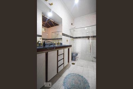 Casa à venda com 250m², 2 quartos e 3 vagas Casa à venda com 250m², 2 quartos e 3 vagasBanheiro suíte