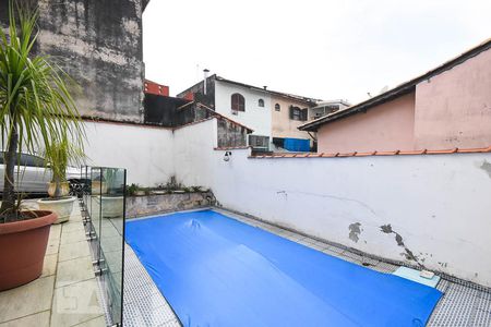 Casa à venda com 250m², 2 quartos e 3 vagas Casa à venda com 250m², 2 quartos e 3 vagasPiscina
